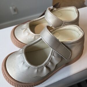 New Elegant Cream Kids Shoes